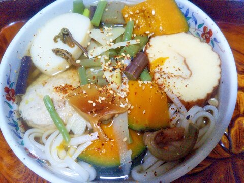 山菜かまぼこ南瓜つくね伊達巻うどん